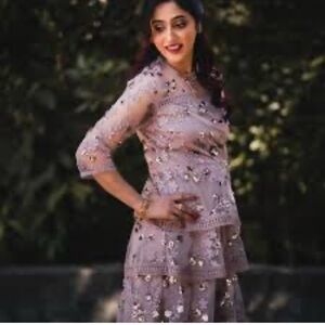 Elegant lilak Lace Dress with Floral Embroidery and beads. US size 12